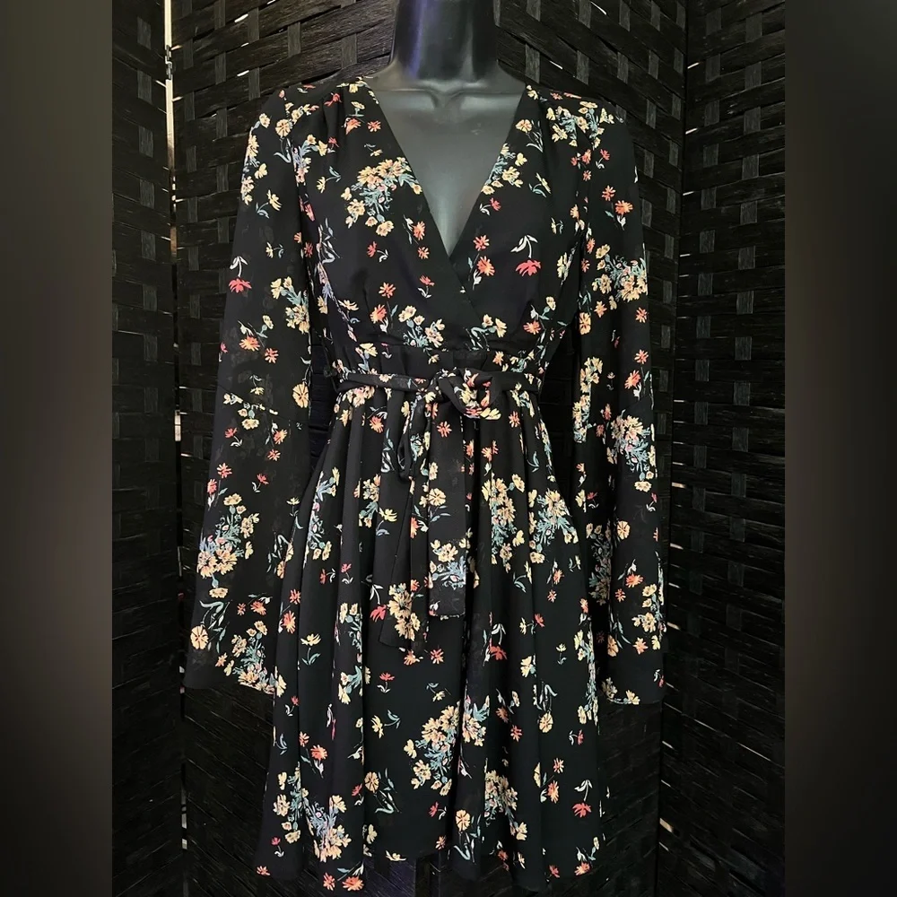 Free People Elegant Black Long Sleeve Dress with Floral Pattern